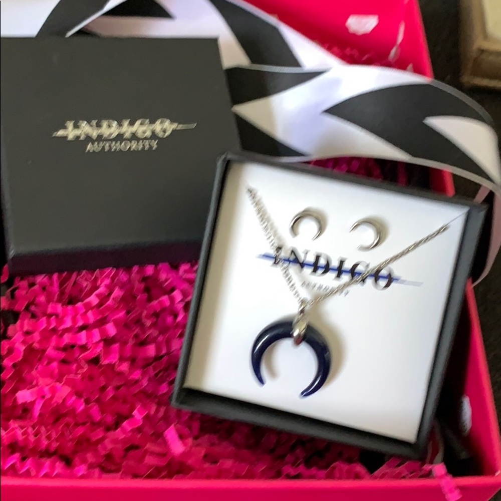 Indigo Authority Crescent Horn
Necklace and Pierced Earrings Set